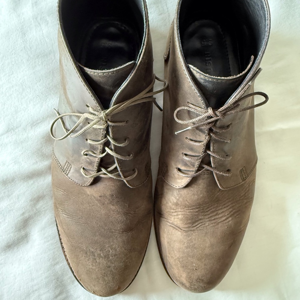 Brown Chukka Boots with Classic Design
